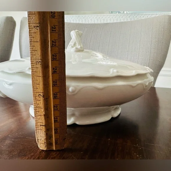 Theodore Haviland , Limoges France Round Covered Veg. Bowl Embossed Rim - Picture 10 of 11